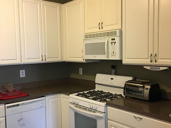5th image of 102 River Birch Cir