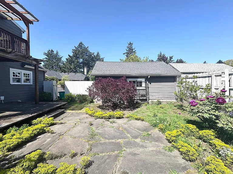 1928 NE 64th Ave — Photo 14