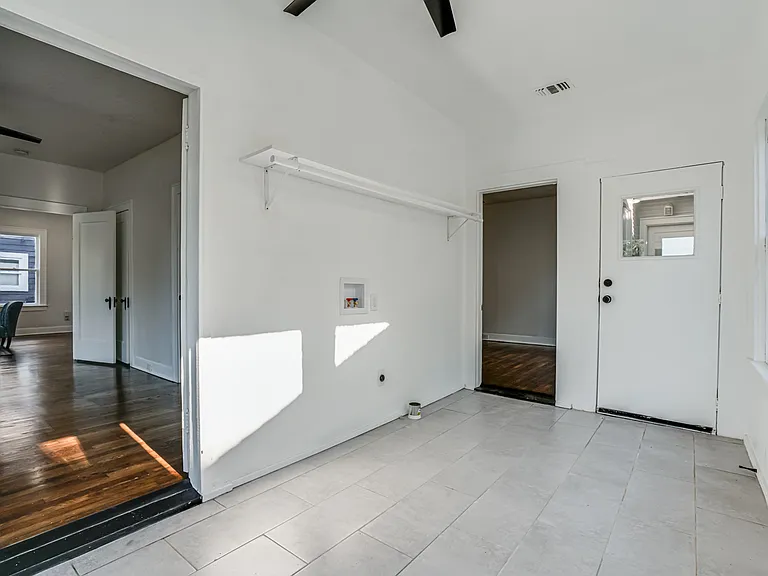 2035 W Summit Ave — Photo 25