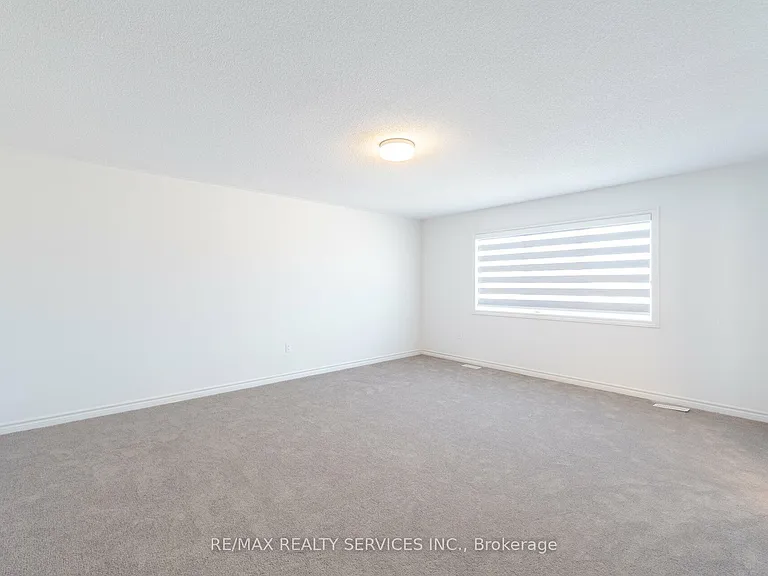 7 Sandhill Cres N — Photo 24