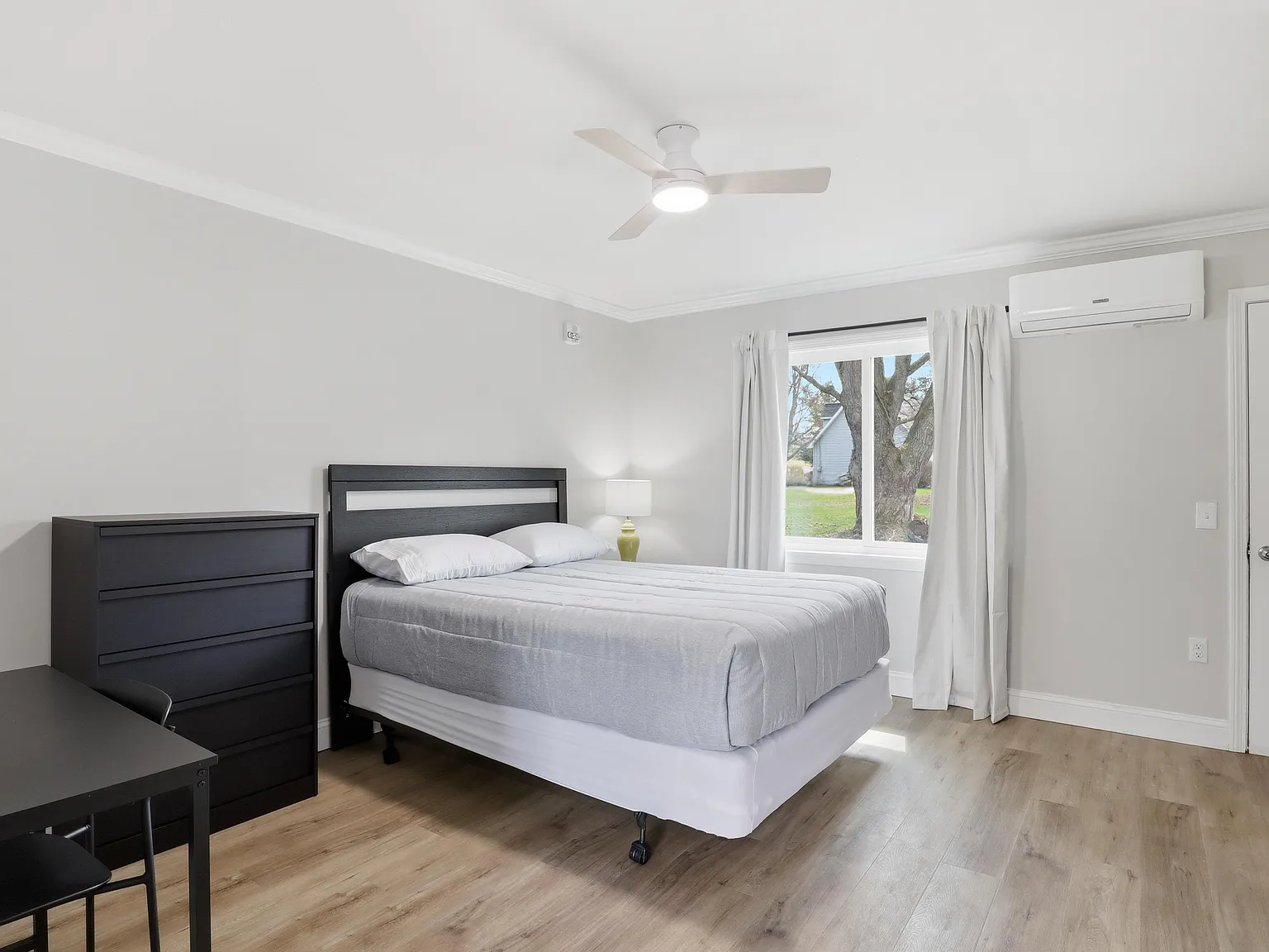 Studio, 450 sqft, $1,350 — Photo 2