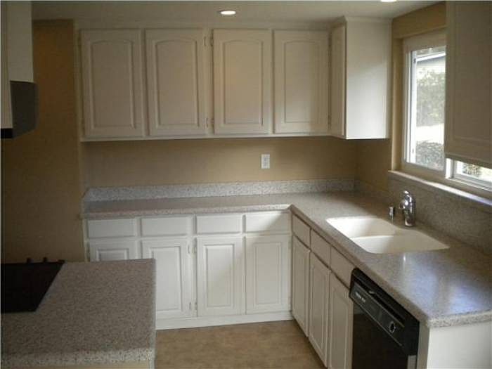 2nd image of 1027 Sunset Dr