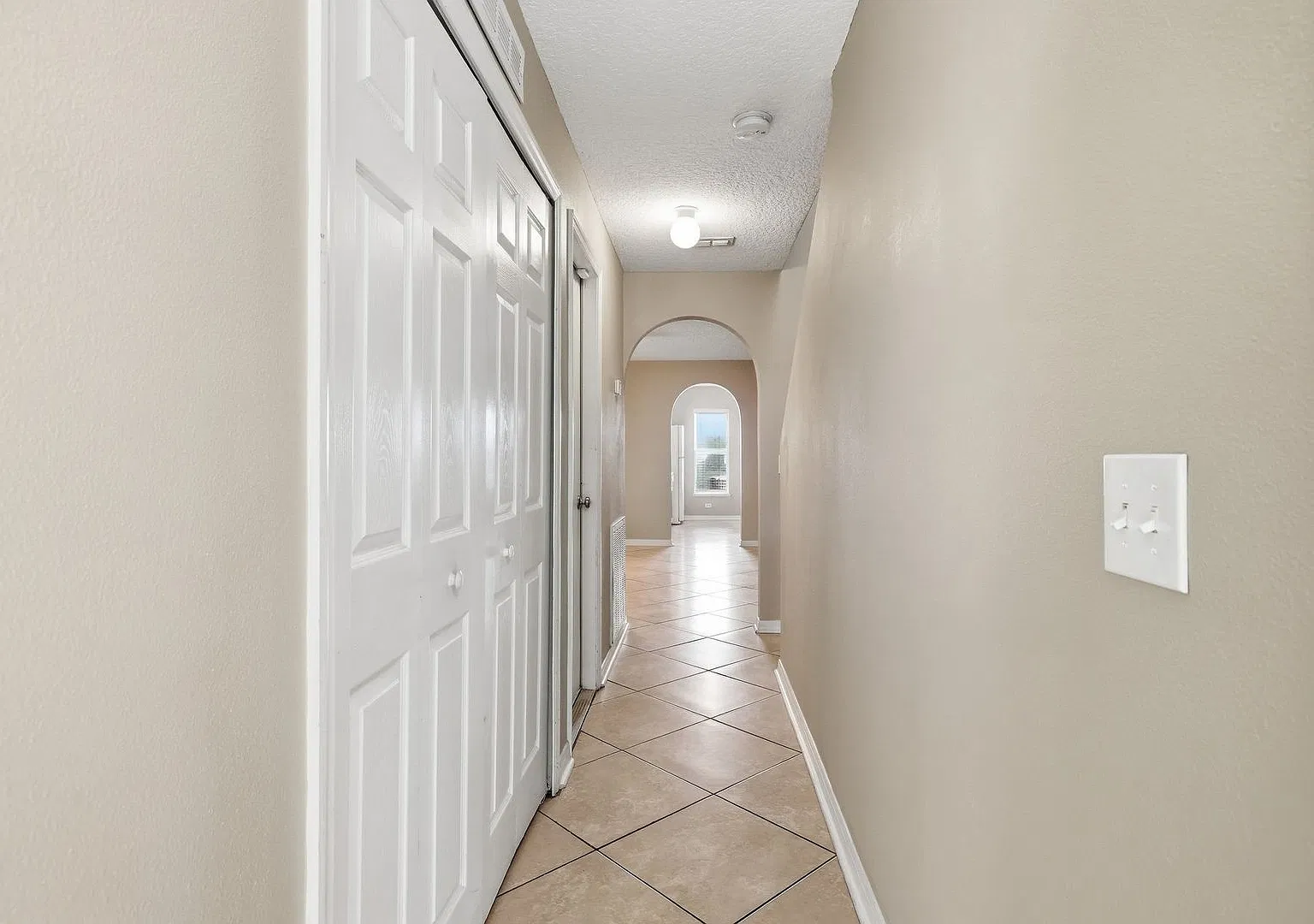 Beautiful Townhome — Photo 4
