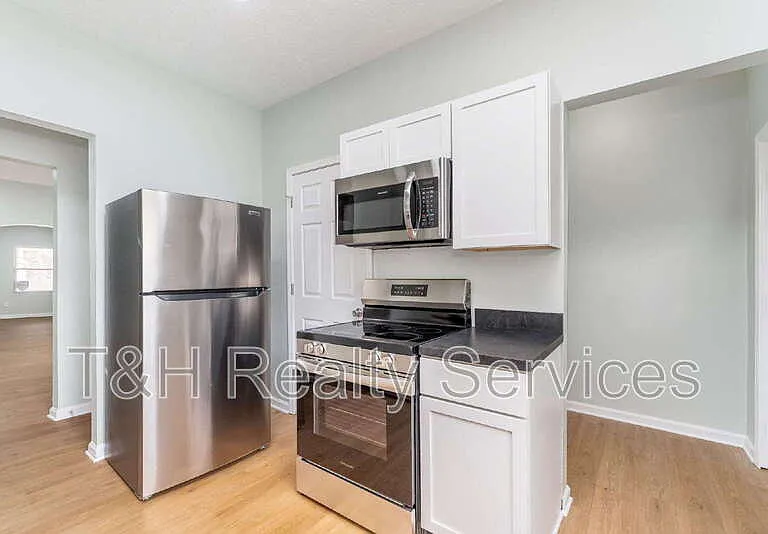 326 Jefferson Ave — Photo 12