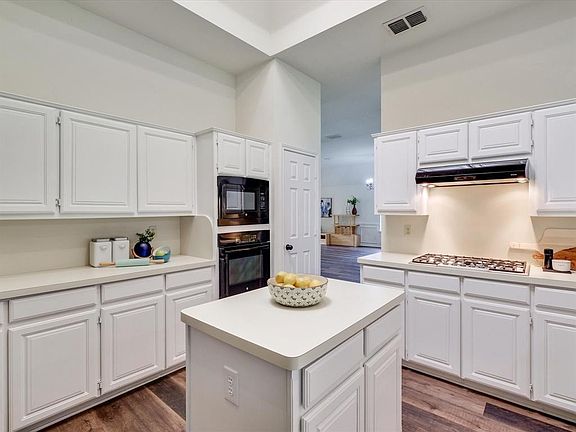 5th image of 429 Longfellow Dr