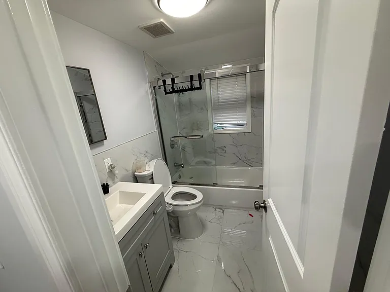 1376 Clay St #2 — Photo 5