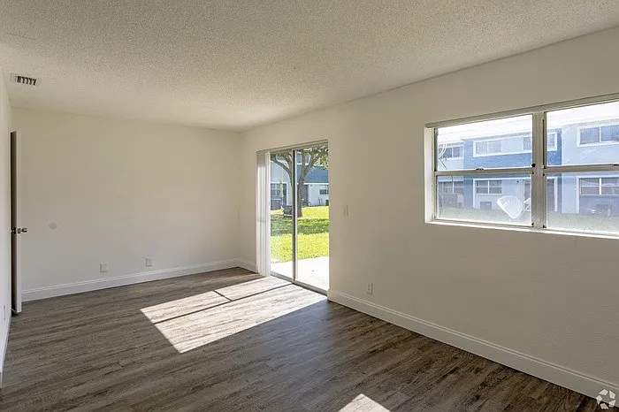 Spinnaker Landing Apartments — Photo 10