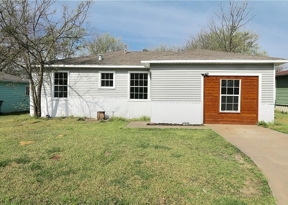 1st image of 4404 2nd St