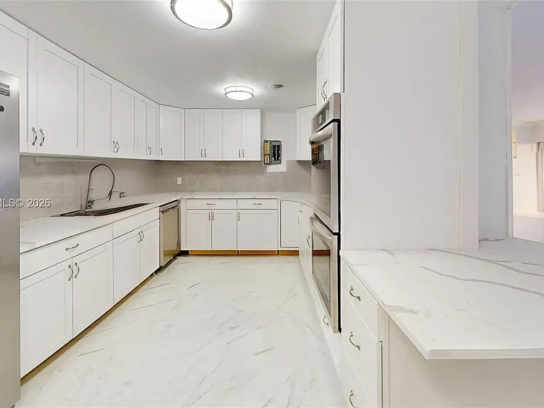 1800 NE 114th St #1705 — Photo 11