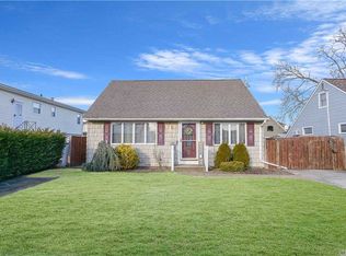 43 Lincoln Pl, Massapequa, NY 11758