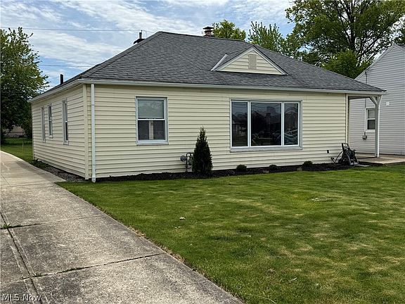 2nd image of 29516 Cresthaven Dr