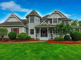 8421 Timber Trl, Chagrin Falls, OH 44023