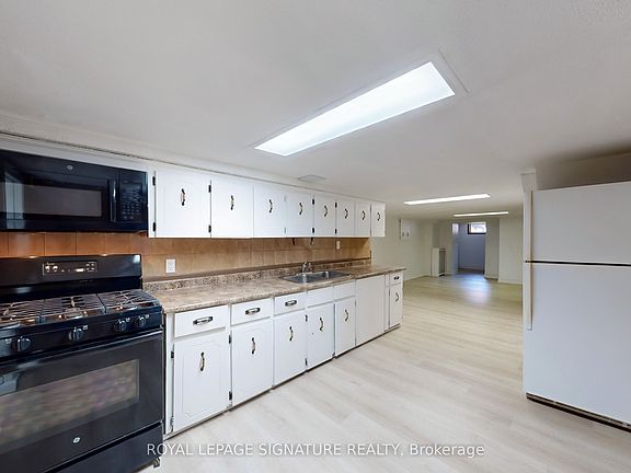 4th image of 247 Palmerston Ave