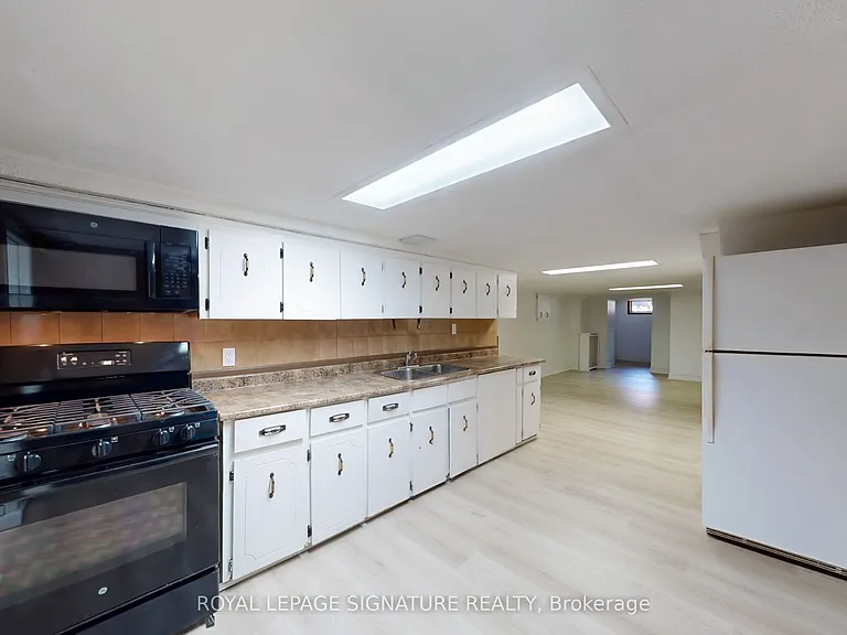 247 Palmerston Ave #LOWER — Photo 4