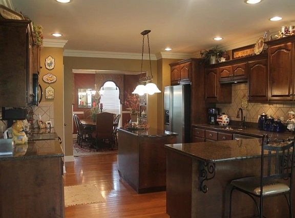 2nd image of 2216 Carolwood Way