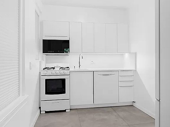 5th image of 339 E 58th St APT 2-A