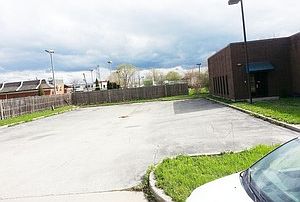 4th image of 124 W Diversey Ave