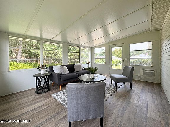 4th image of 17 Redhook Bay Drive
