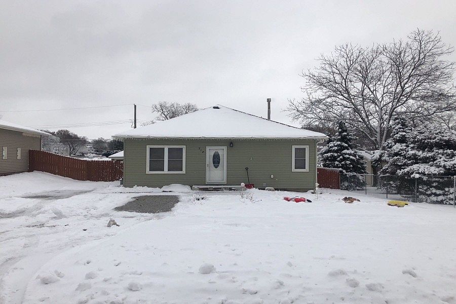 1st image of 518 Main St