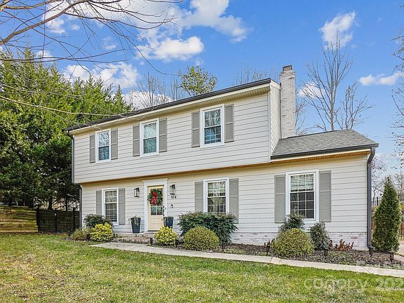 3rd image of 914 Jaywood Ln