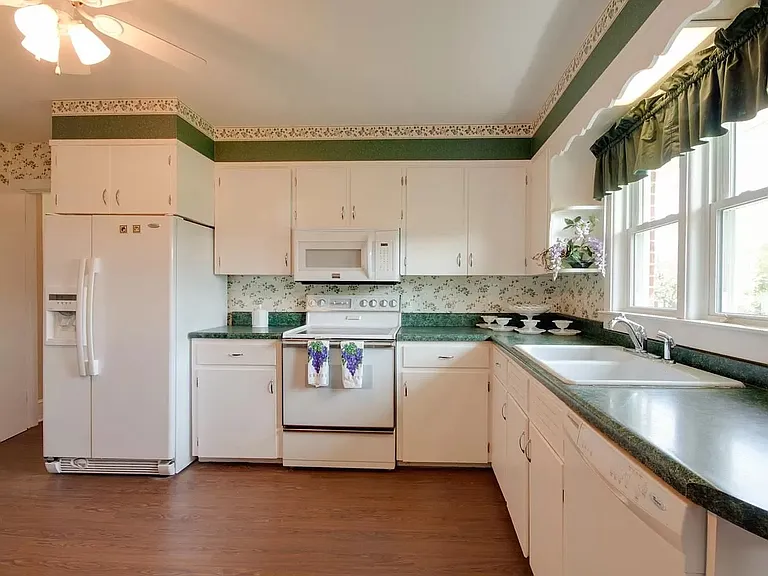 402 Lee Ave — Photo 14