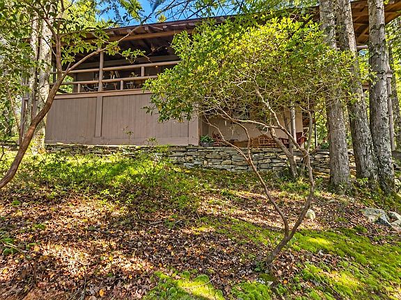 4th image of 322 Crescent Lake Rd