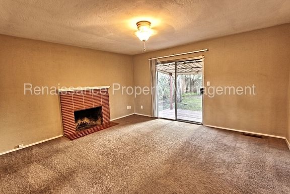 5th image of 6721 N Alturas Ave