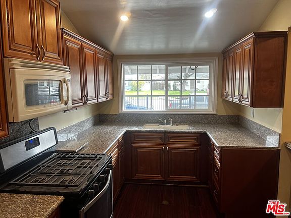 3rd image of 7707 Louise Ave