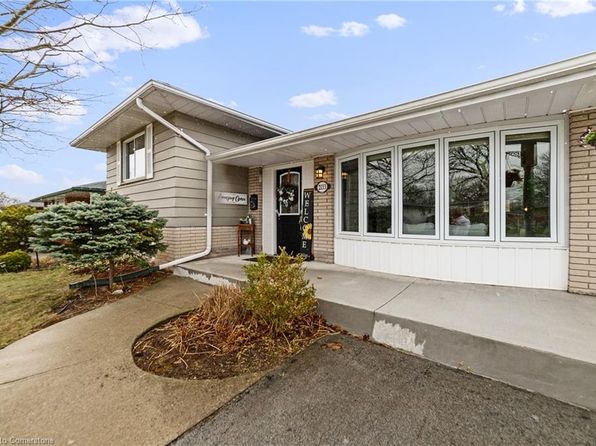 2133 Meadowbrook Rd, Burlington, ON L7P 2A6