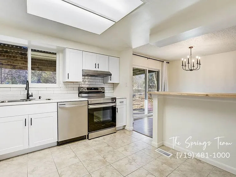 7240 Sullivan Cir — Photo 25