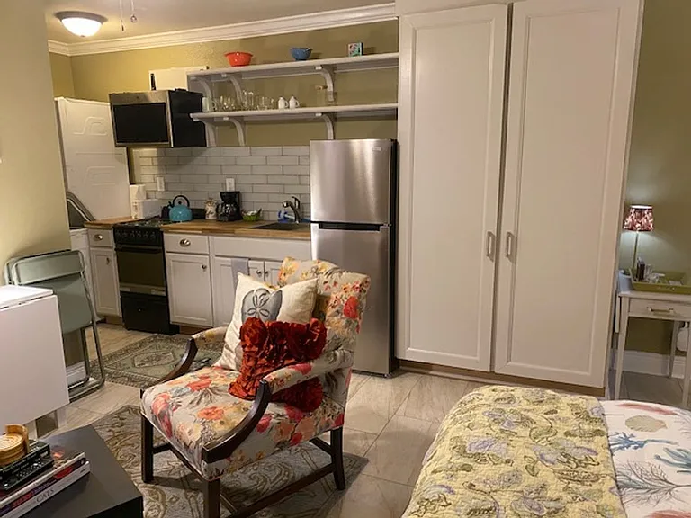 1321 Kings Dr — Photo 5