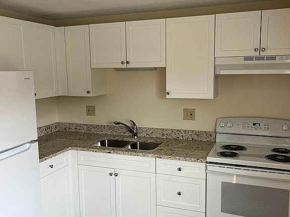 3rd image of 40 Lenox St APT 3