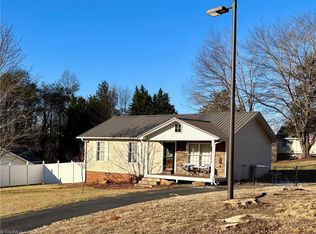 144 Strawberry Ln, Mount Airy, NC