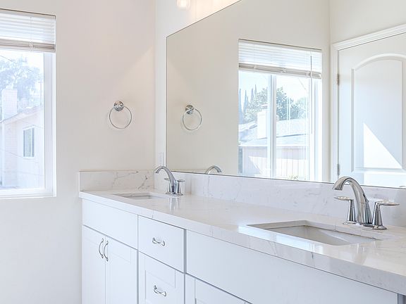 4th image of 136 N Tiana Ln