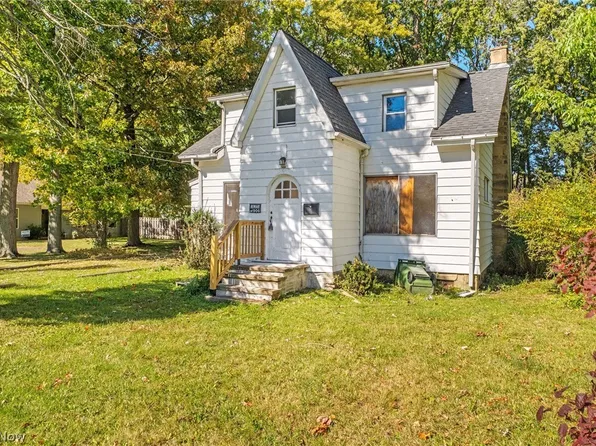 34073 Beachpark Dr, Eastlake, OH 44095