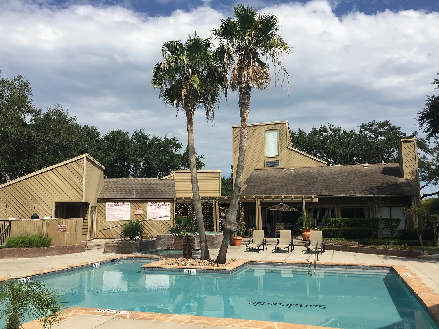 Sandcastle Apartments — Photo 4