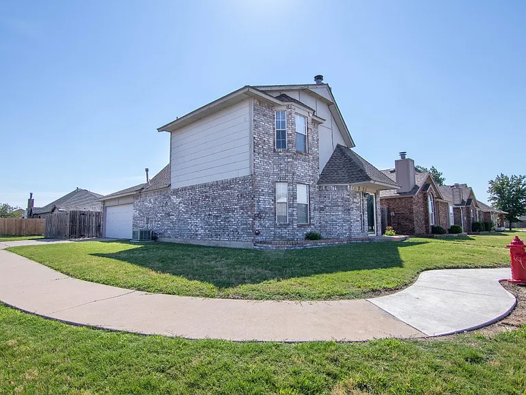 1431 Westmore Dr — Photo 5