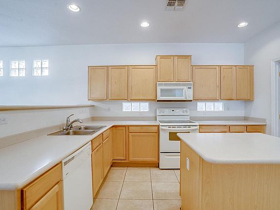 4th image of 2051 W Ironwood Dr