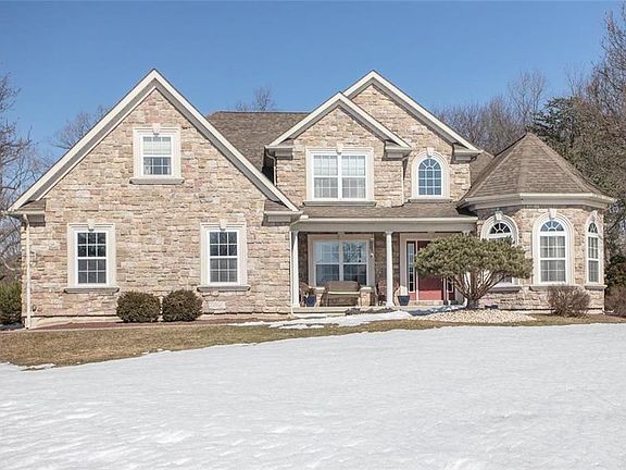 2nd image of 2430 Southmoore Dr