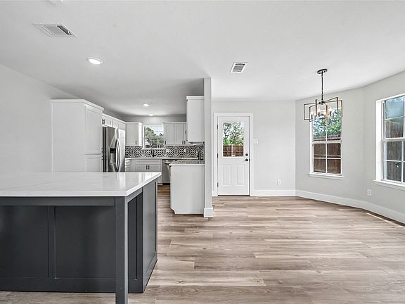 5th image of 509 Bethlehem St