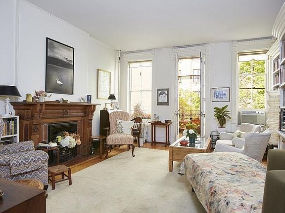 3rd image of 117 W 78th St