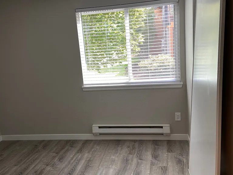 NE 148th Ln — Photo 22