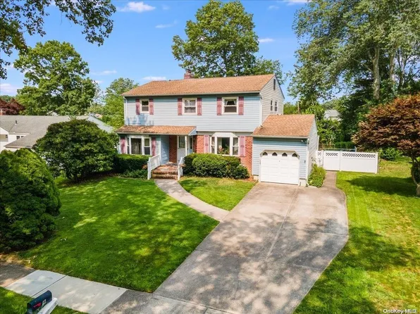 9 Clifford Boulevard, Hauppauge, NY 11788