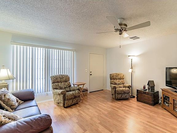5th image of 141 Stafford Cir