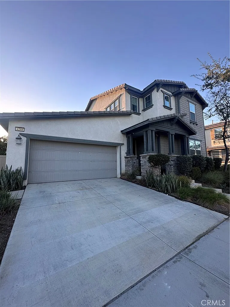 4 bed, 2142 sqft, $4,000 — Photo 2