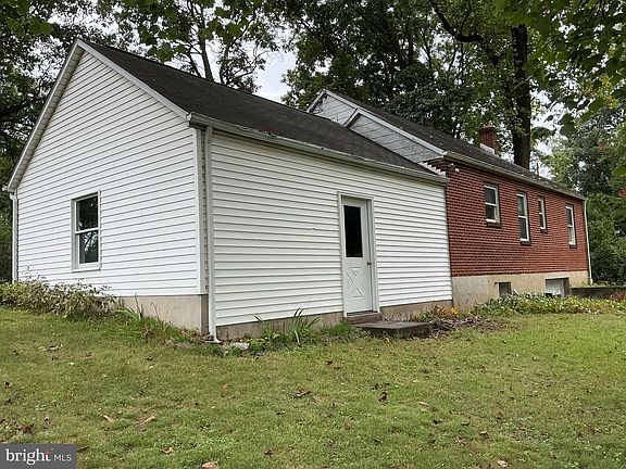 4th image of 1108 Ridge Rd