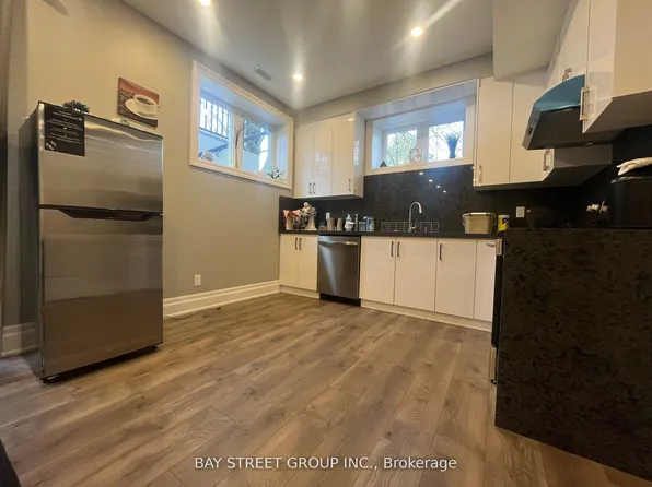 1243 Bridge Rd, Oakville, ON L6L 2C3