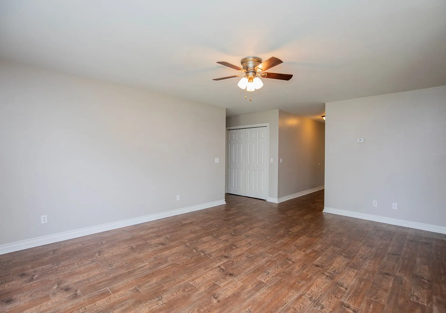 872 NW A — Photo 4