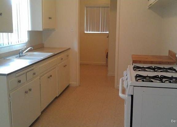 Kitchen/Laundry RM