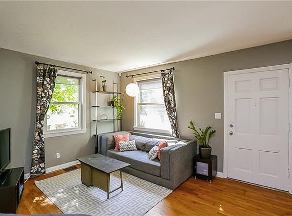 3rd image of 2402 Pickell Dr